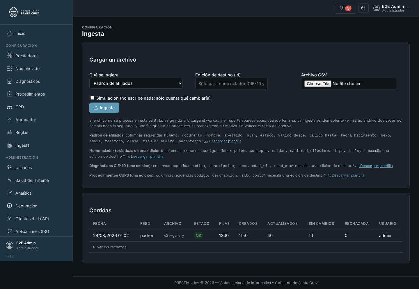 La pantalla de ingesta: un formulario para cargar un archivo de un feed, con un enlace para descargar la plantilla, arriba de la tabla de corridas que muestra el feed, el estado, y los conteos de filas creadas, actualizadas, sin cambios y rechazadas.